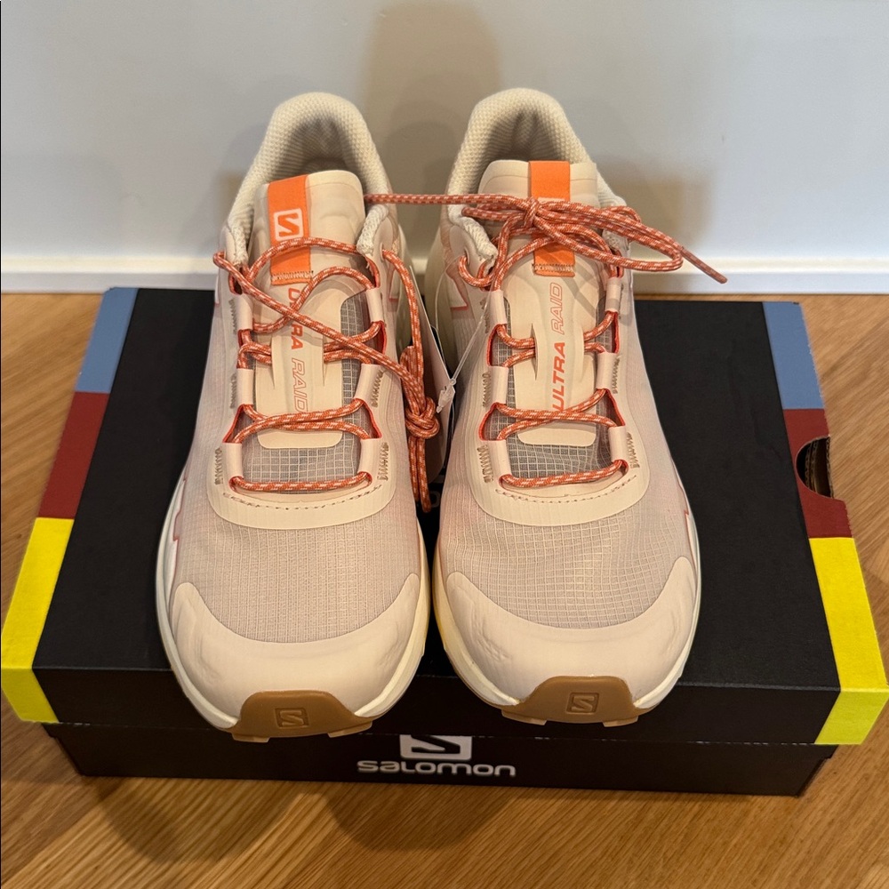 Salomon Coral and Beige Running Shoes - Picture 2 of 6